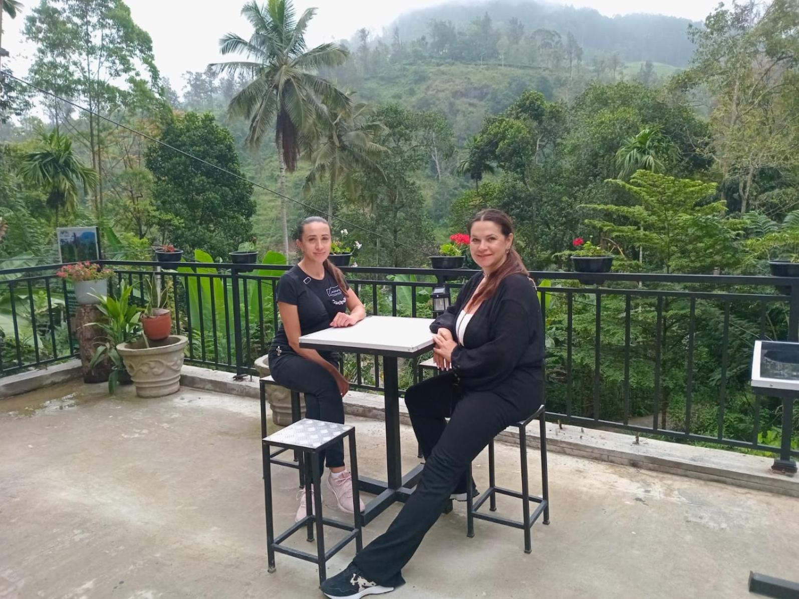 Ella Thenulya Hotel Exterior foto
